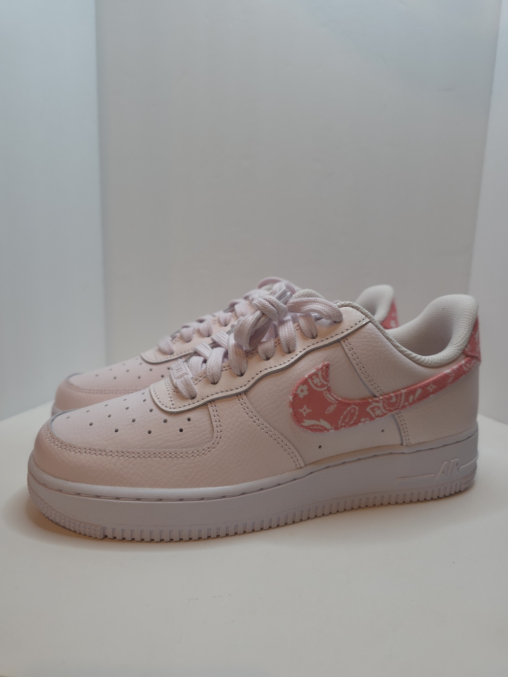 Nike Air Force 1 Low Pink Paisley Swoosh Womans 8.5.